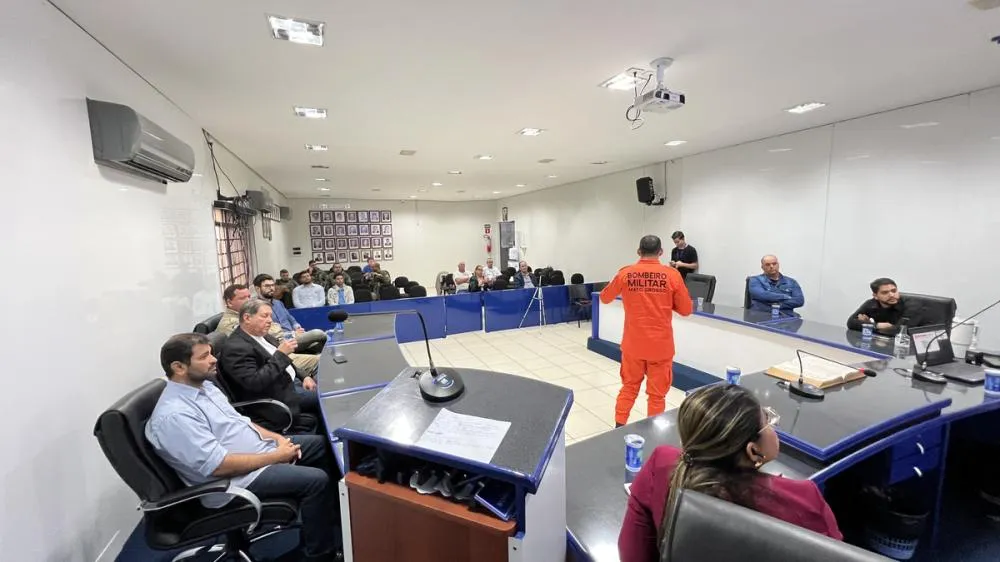 Combate a Incêndios em São José do Rio Claro: Autoridades Defendem Endurecimento de Leis e Prisão para Criminosos