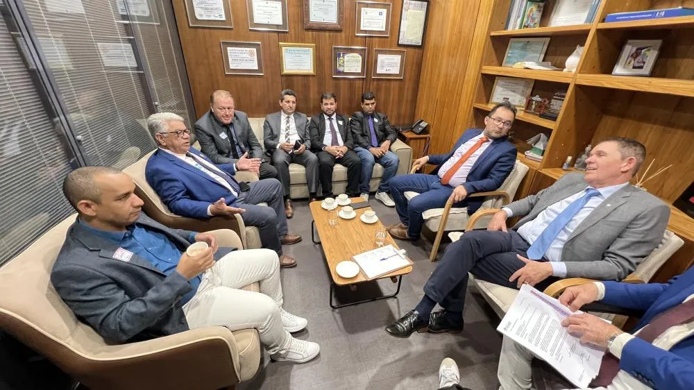 Deputado Juarez Costa garante R$ 7 milhões para asfalto no Jardim Rio Claro e ônibus equipado para São José do Rio Claro