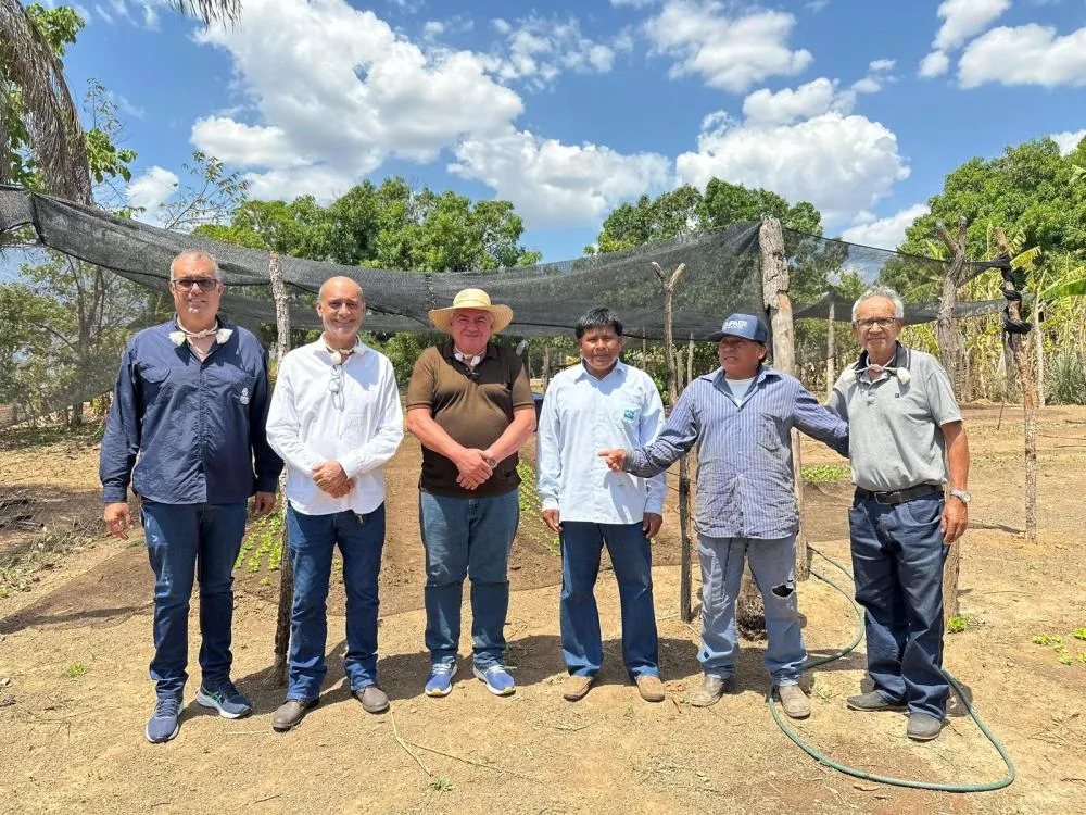 Vereador Adilson Tavares Lopes entrega veículo para fortalecer agricultura indígena em Barra do Garças