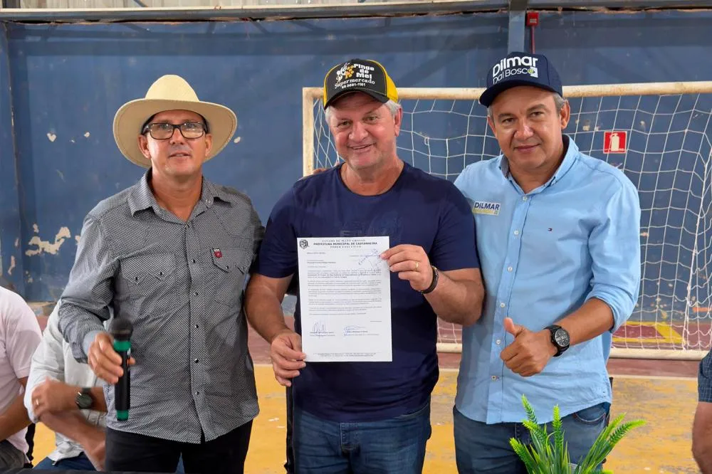 Dilmar Dal Bosco acompanha entrega de retroescavadeira no PA Vale do Seringal, em Castanheira