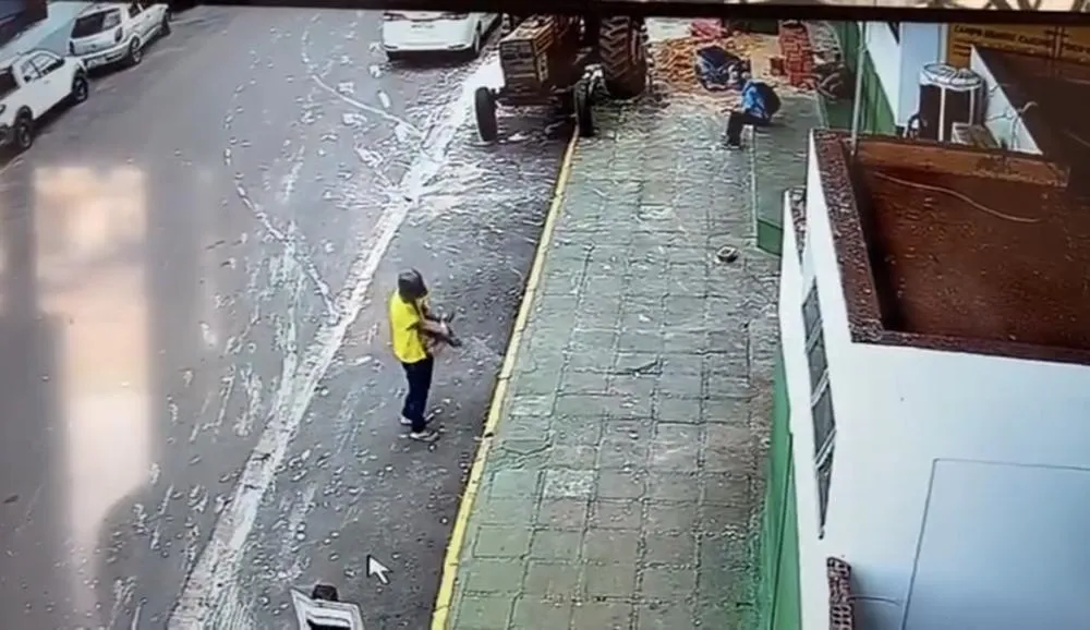 Homem é preso após depenar e comer pombo vivo na rodoviária de Tangará da Serra